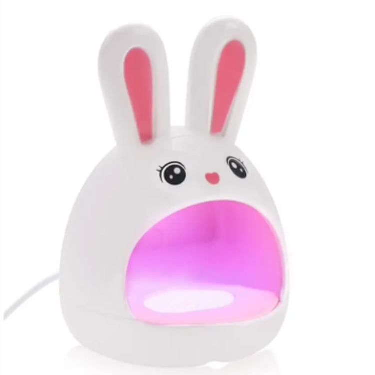 Како лампа за нокте утиче на стандарде професионалног маникира широм света?