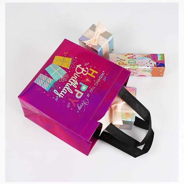 Неткане рођенданске торбе у различитим бојама