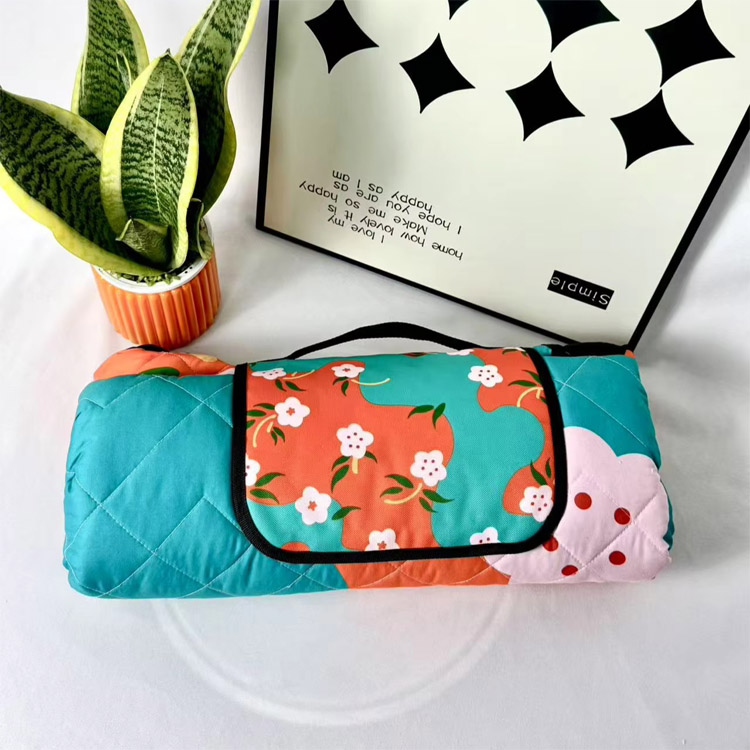 Покривач за пикник Преносиви путнички кампинг простирка за плажу без песка